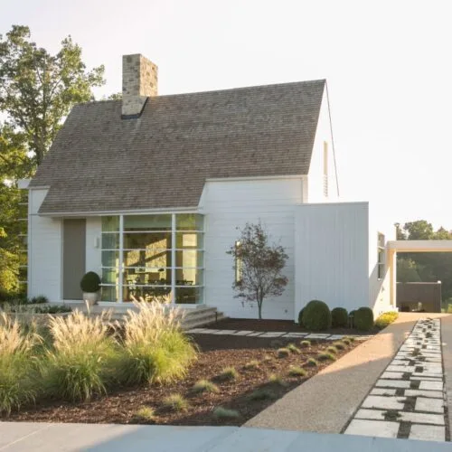 serenbe-Grange-Minimal-White-House-scaled-rt2ixtgvcdslzjnx7yj5mct3uu509zwjkhyve9ga40